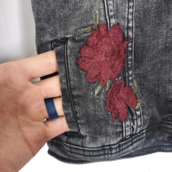 Aeropostale Jacket Womens XS Jean Denim Washed Black Rose Appliqués Unlined - Picture 4 of 9
